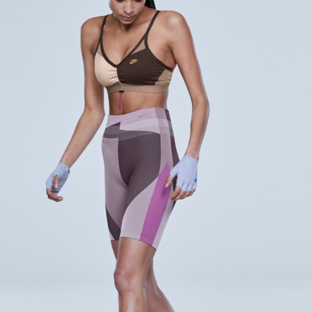 Nike Sculpt Seamless Tight Fit Training Shorts Size Small NWT - Picture 3 of 8